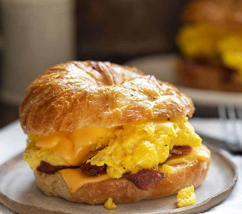 A warm breakfast croissant ch-croissant
